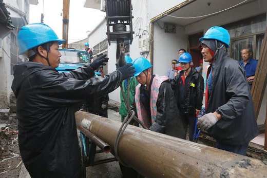 鄞州電力掃清“蜘蛛網”,還天童老街一片藍天